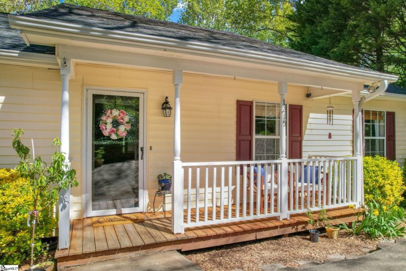Property image 4 at 1215 Winding Way, Taylors, SC 29687