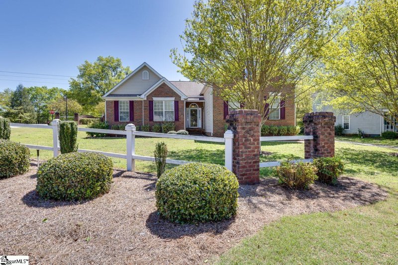 Property image 2 at 1 Summer Glen Drive, Simpsonville, SC 29681-4627