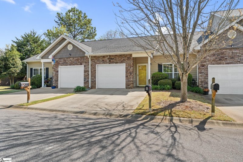 Property image 2 at 8 Walking Court, Greenville, SC 29607