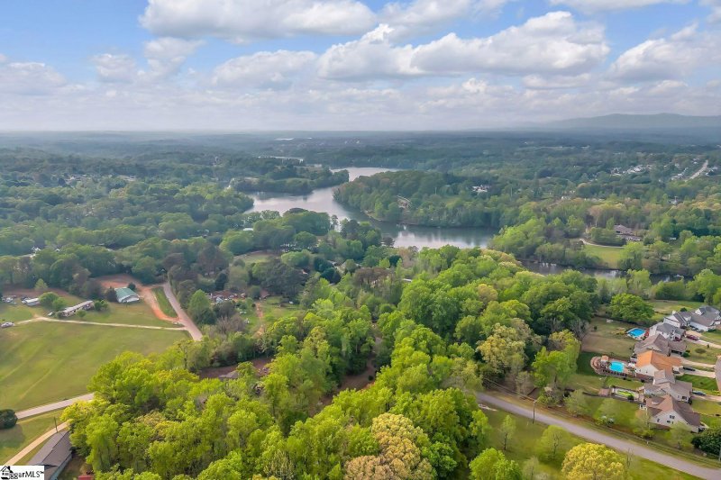 Property image 3 at 112 Walton Court, Greer, SC 29651