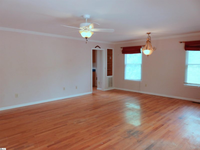 Property image 2 at 11 Pine Ridge Drive, Greenville, SC 29605