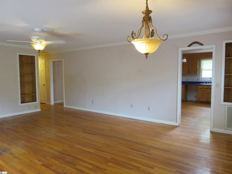 Property image 3 at 11 Pine Ridge Drive, Greenville, SC 29605