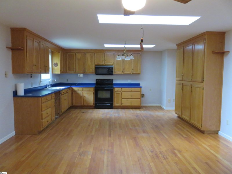 Property image 5 at 11 Pine Ridge Drive, Greenville, SC 29605