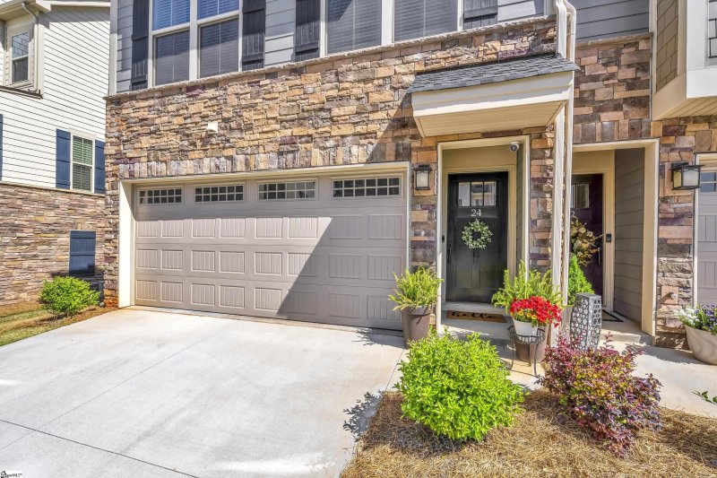 Property image 2 at 24 Questover Drive, Greenville, SC 29607