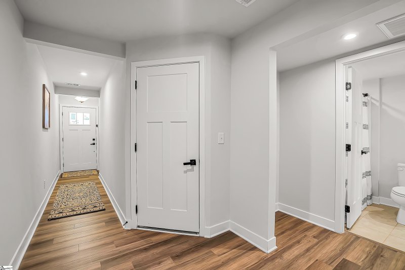 Property image 4 at 24 Questover Drive, Greenville, SC 29607