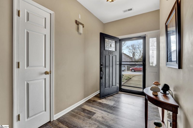 Property image 3 at 103 Saddlebrook Lane, Greenville, SC 29607