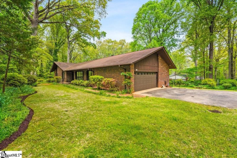 Property image 2 at 25 Peachtree Lane, Greer, SC 29651