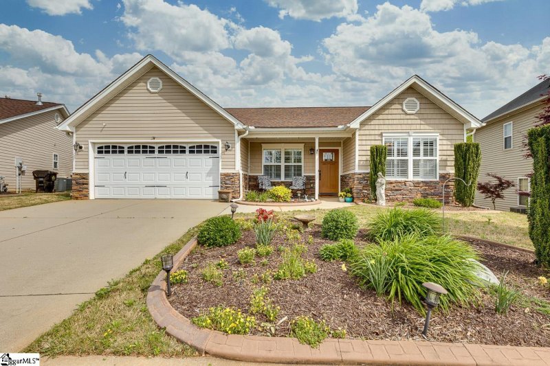 318 Rivers Edge Circle