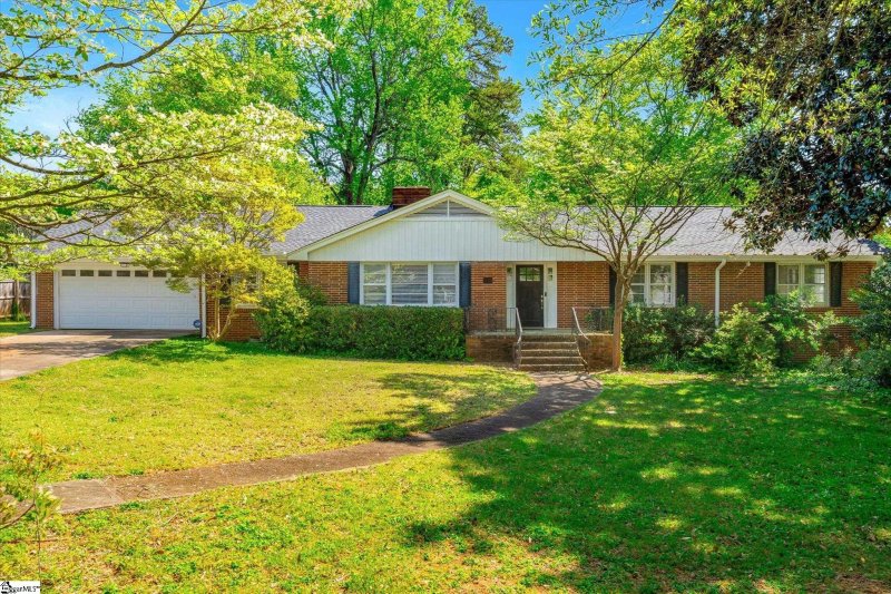 Property image 2 at 15 Yancey Drive, Greenville, SC 29615-1234