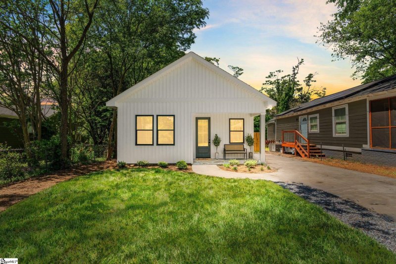 6 Mims Avenue