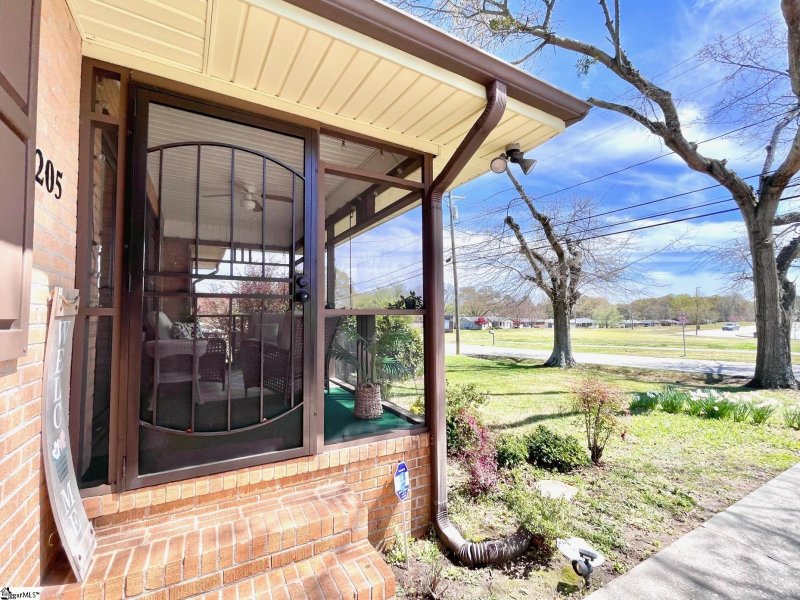 Property image 4 at 205 E Marion Road, Greenville, SC 29617