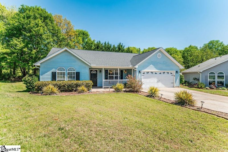 Property image 2 at 21 Bobber Court, Taylors, SC 29687