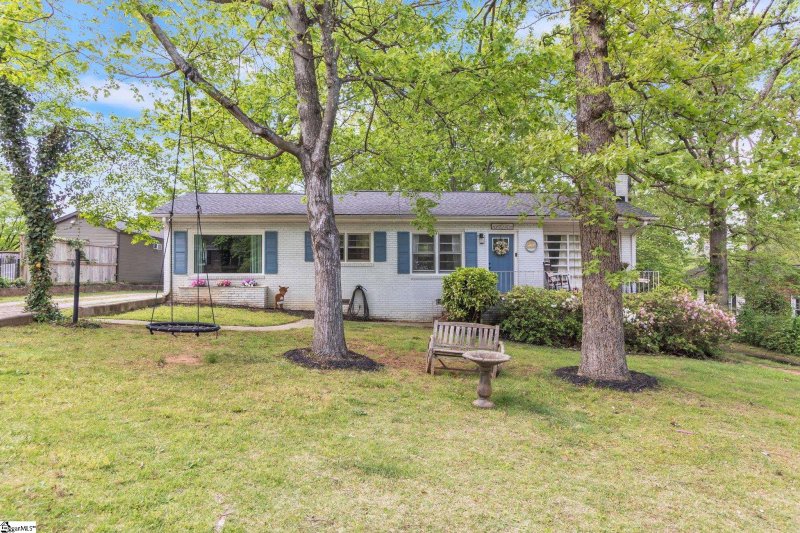 Property image 2 at 203 Oakfield Avenue, Easley, SC 29640