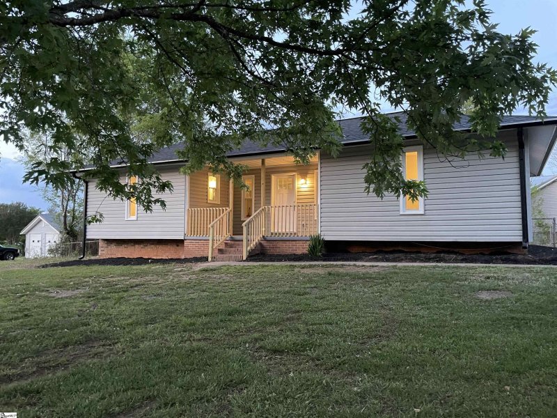 Property image 2 at 101 Sequoia Court, Easley, SC 29640