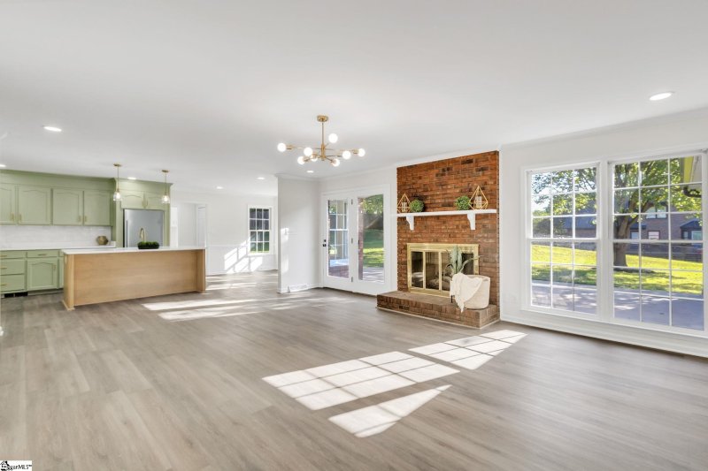 Property image 2 at 205 Thornhill Drive, Spartanburg, SC 29301