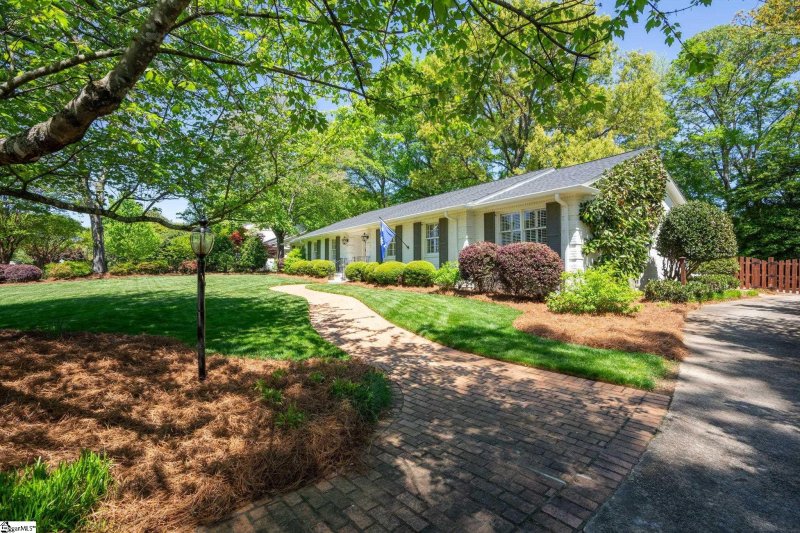 Property image 2 at 421 E Seven Oaks Drive, Greenville, SC 29605