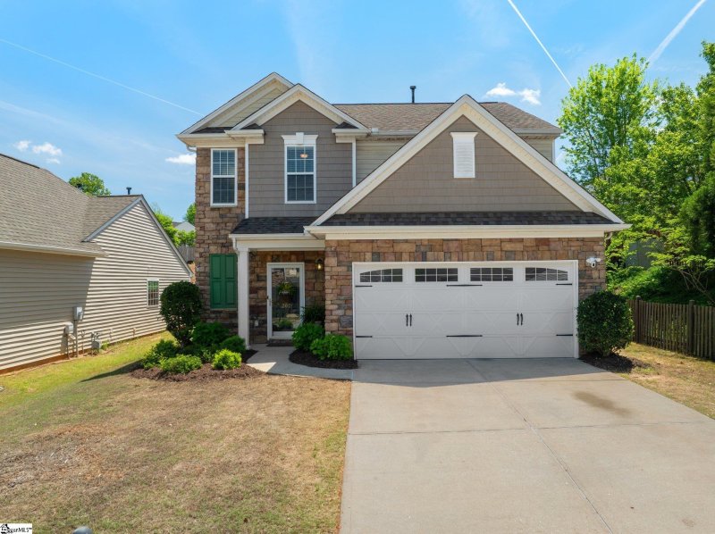 Property image 2 at 207 Knoll Ridge Drive, Greer, SC 29650