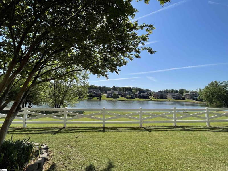 Property image 2 of 226 Stewart's Landing in Glen Lake, Boiling Springs, SC 29316