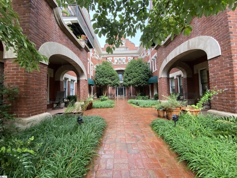 400 E Washington Street