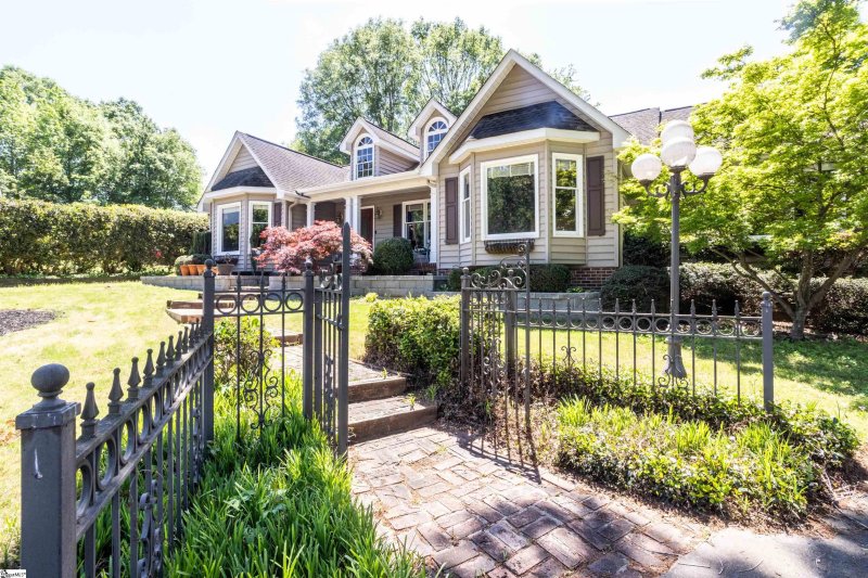 Property image 2 at 306 Cottonwood Court, Simpsonville, SC 29681