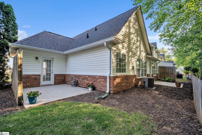 Property image 2 at 422 Windbrooke Circle, Greenville, SC 29615