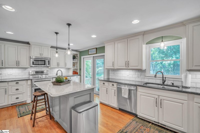 Property image 3 at 401 Woodway Drive, Greer, SC 29651