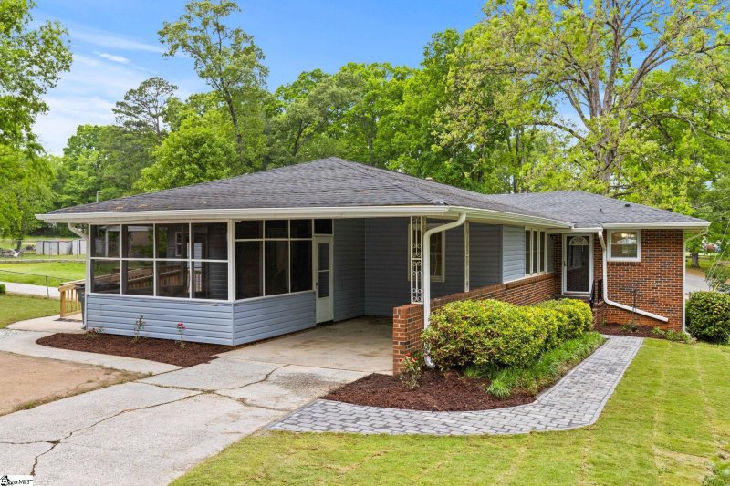 Property image 2 at 501 E Dorchester Boulevard, Greenville, SC 29605