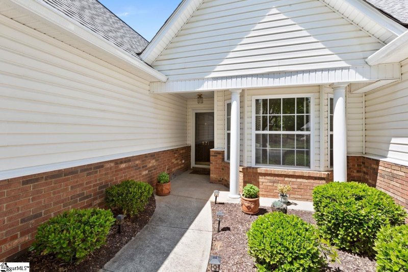 Property image 2 at 821 Woodsford Drive, Greenville, SC 29615