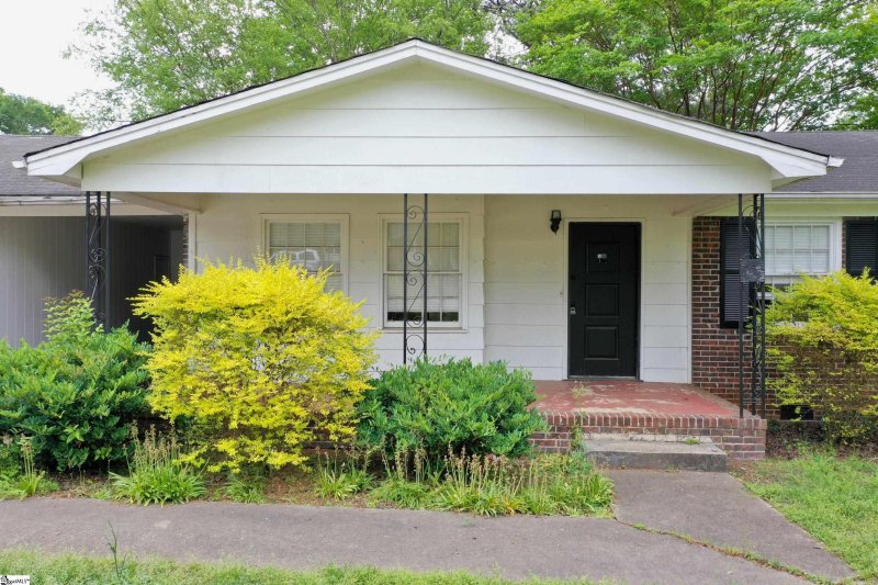 Property image 2 at 26 Dagenham Drive, Greenville, SC 29615