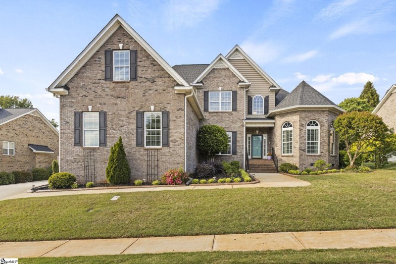 302 Gladstone Way