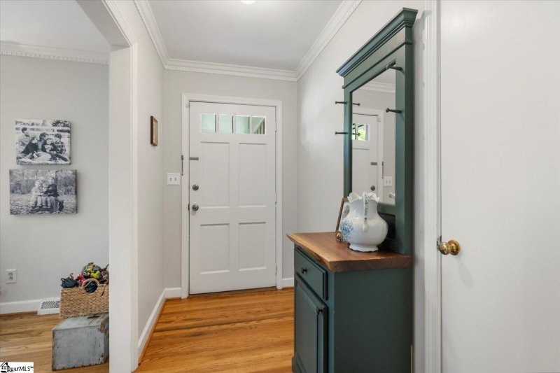 Property image 4 at 8 Sandown Lane, Greenville, SC 29615