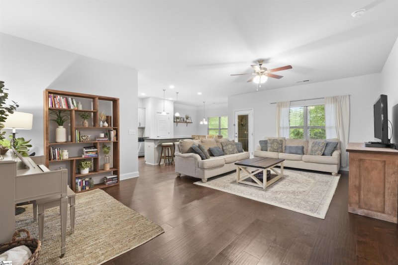 Property image 2 at 8 Starlight Drive, Greenville, SC 29605