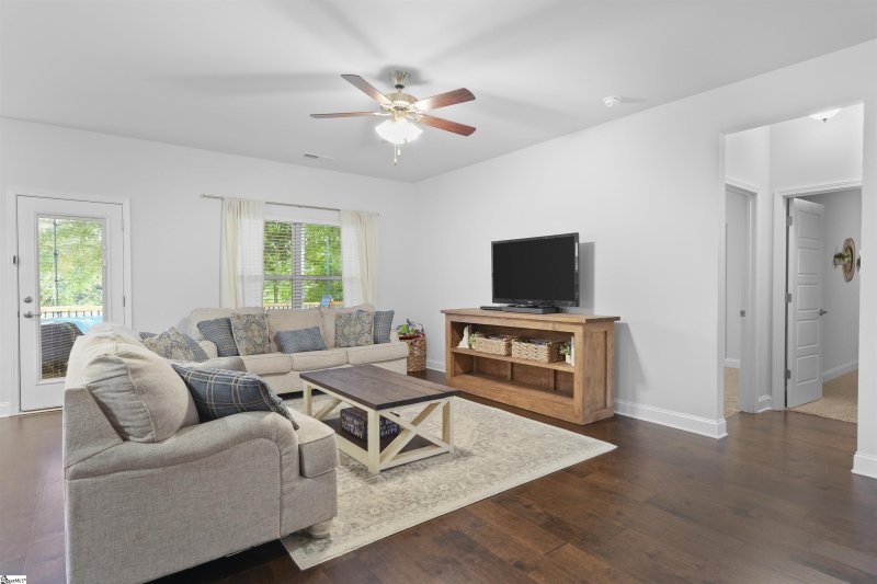 Property image 3 at 8 Starlight Drive, Greenville, SC 29605
