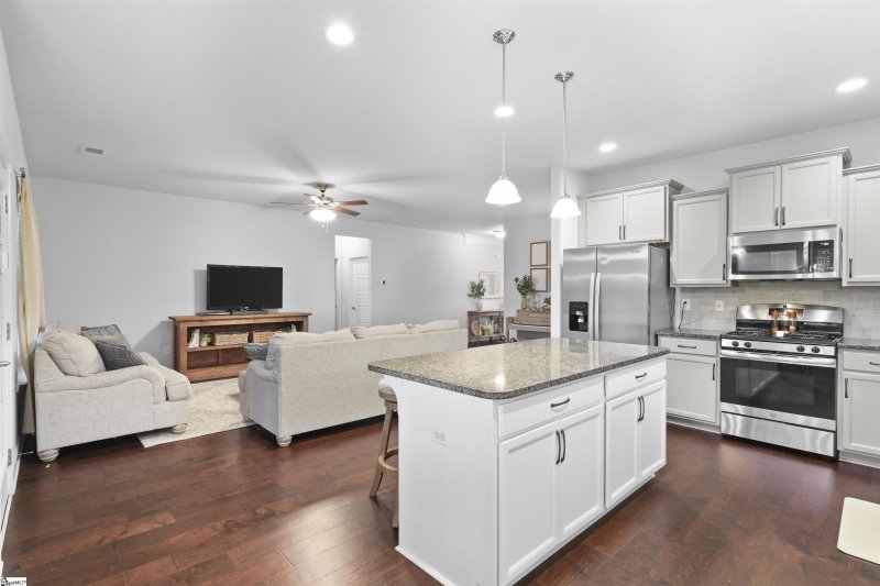 Property image 4 at 8 Starlight Drive, Greenville, SC 29605