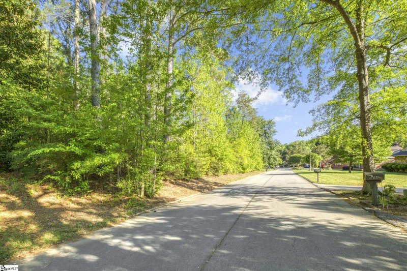 Property image 3 at 112 Buckingham Road, Easley, SC 29640-9999