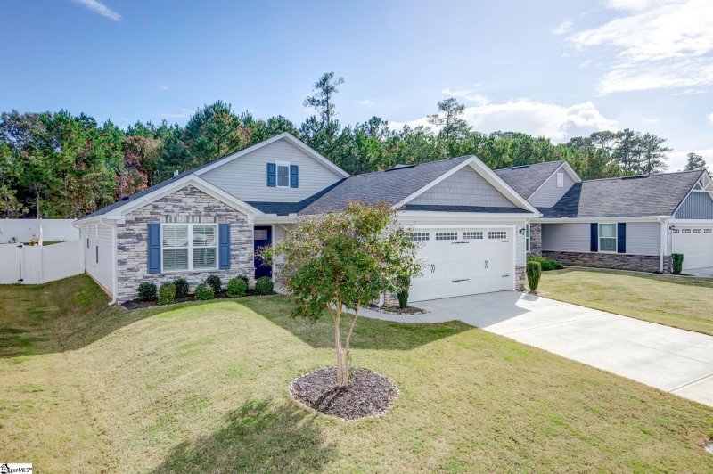 Property image 2 at 407 Vernonburg Court, Piedmont, SC 29673