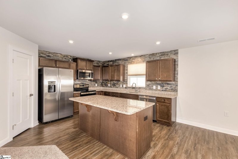 Property image 3 at 407 Vernonburg Court, Piedmont, SC 29673