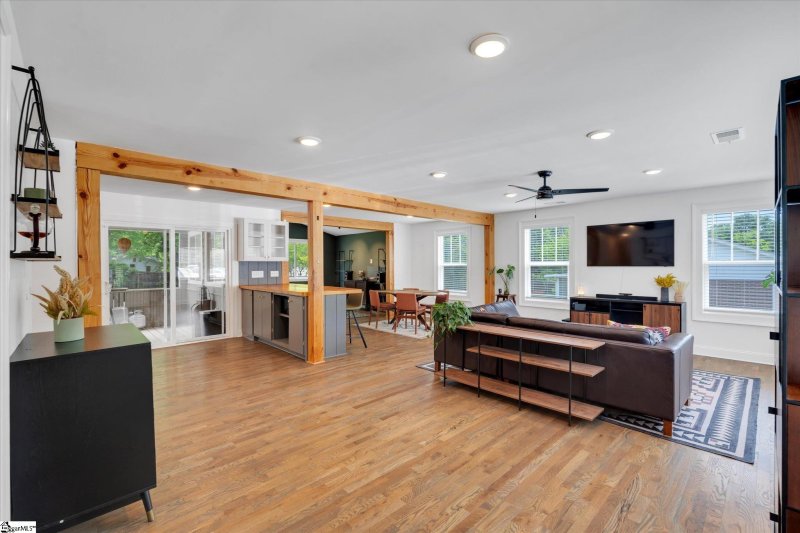 Property image 4 at 7 Cardinal Drive, Taylors, SC 29687