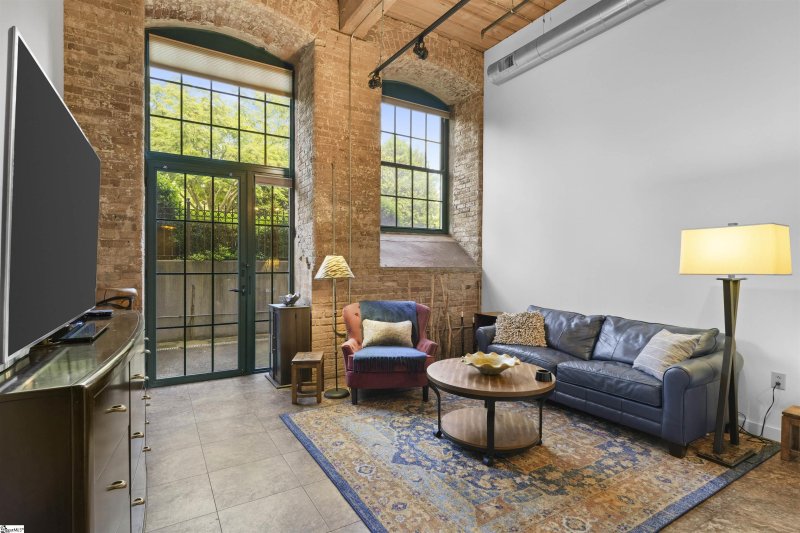 Property image 2 at 400 Mills Avenue, Greenville, SC 29605