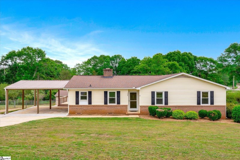 104 Country Glen Lane