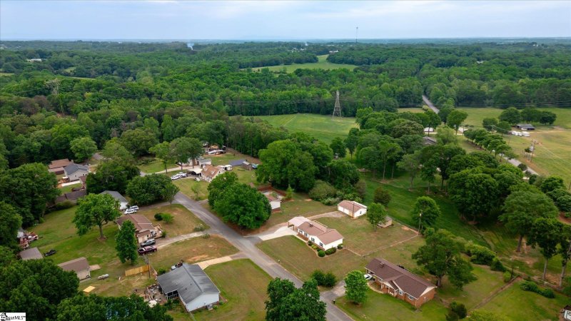 Property image 2 at 104 Country Glen Lane, Pelzer, SC 29669