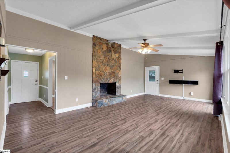 Property image 4 at 104 Country Glen Lane, Pelzer, SC 29669