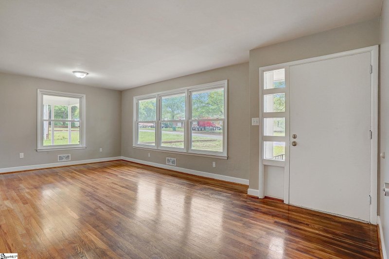 Property image 2 at 118 Continental Drive, Spartanburg, SC 29302