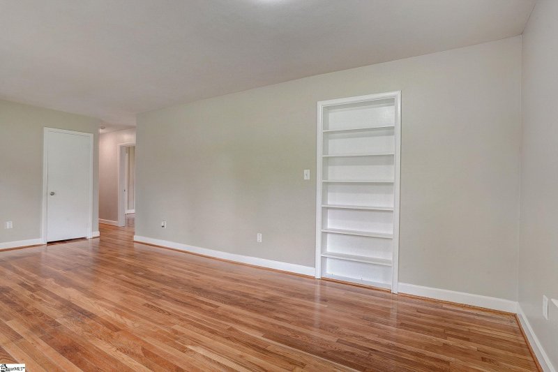 Property image 3 at 118 Continental Drive, Spartanburg, SC 29302