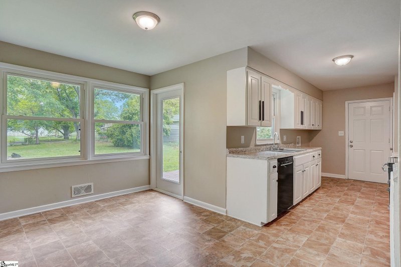 Property image 4 at 118 Continental Drive, Spartanburg, SC 29302