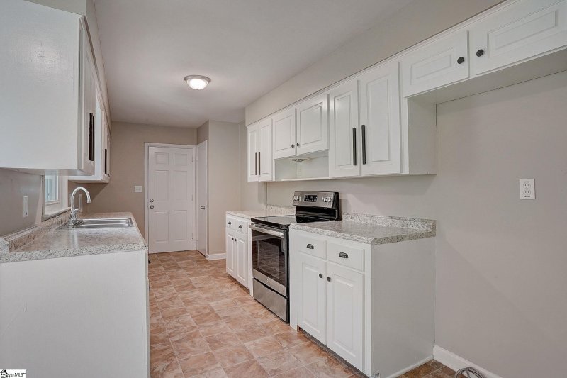 Property image 5 at 118 Continental Drive, Spartanburg, SC 29302