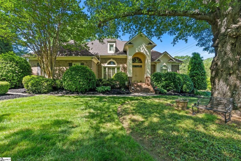 100 Thornblade Boulevard