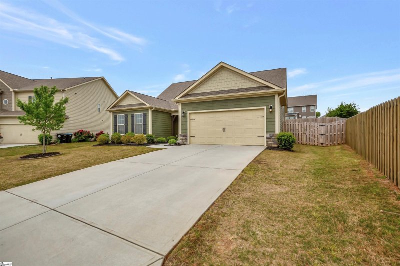 Property image 2 at 402 Brandybuck Drive, Piedmont, SC 29673