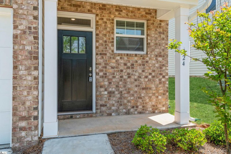 Property image 3 at 324 E Compass Way, Easley, SC 29640