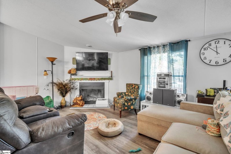 Property image 3 at 302 E Richfield Drive, Westminster, SC 29693